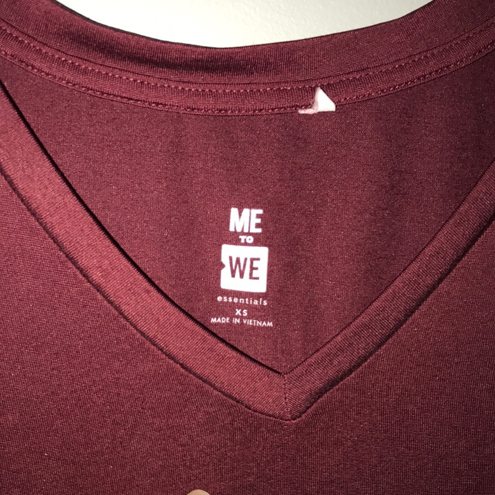 Basic V-Neck - Picture 2 of 2